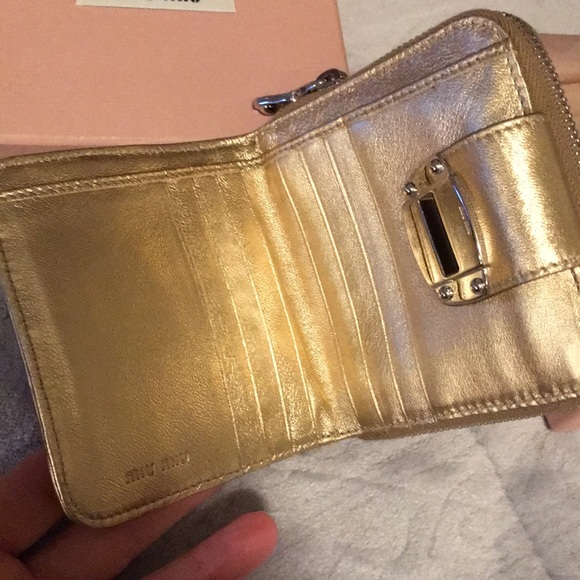 ⭐️2X⭐️❤️HOST💋PICK❤️Authentic MIU MIU Wallet - Picture 5 of 8